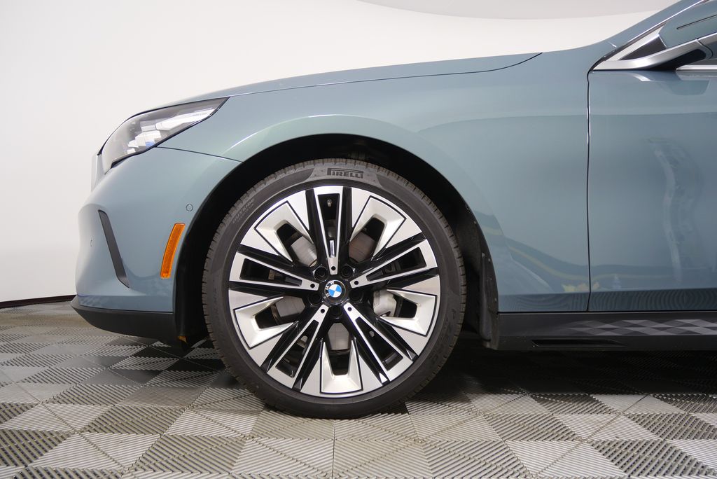 Thumbnail: 2025 BMW 5 Series - 7
