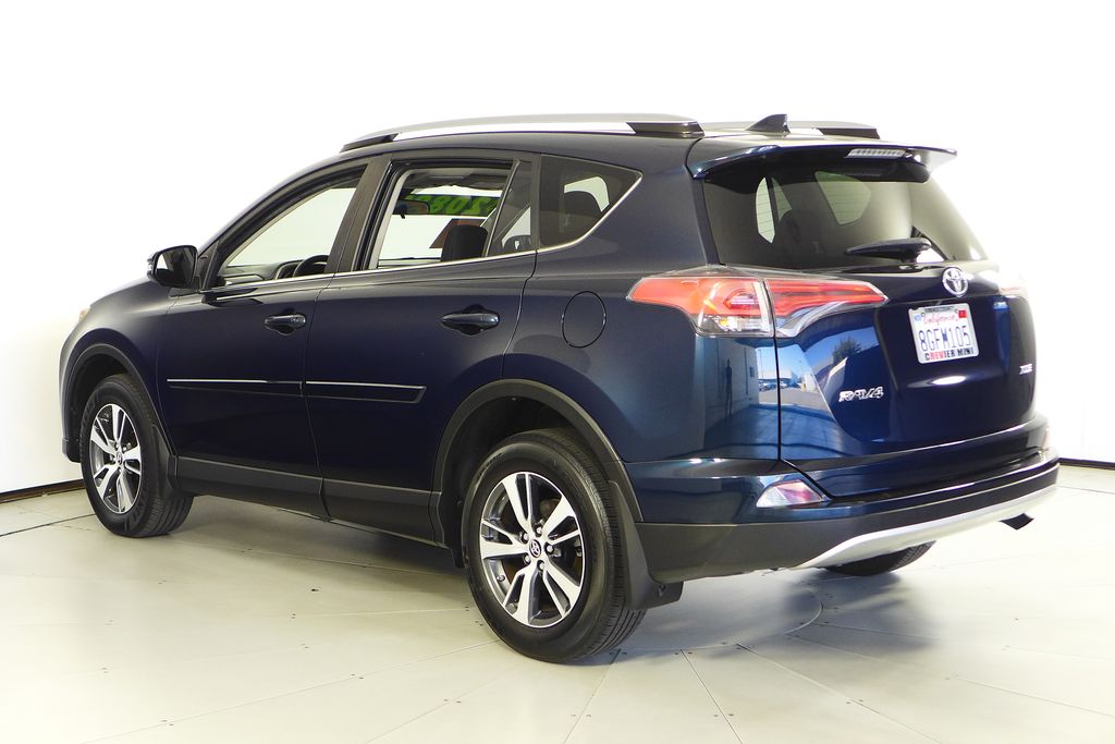 Thumbnail: 2018 Toyota RAV4 - 9