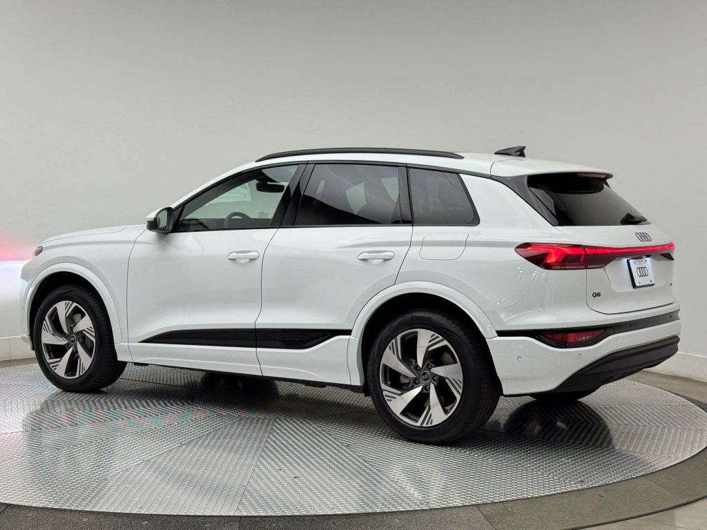 2025 Audi e-tron Premium 7