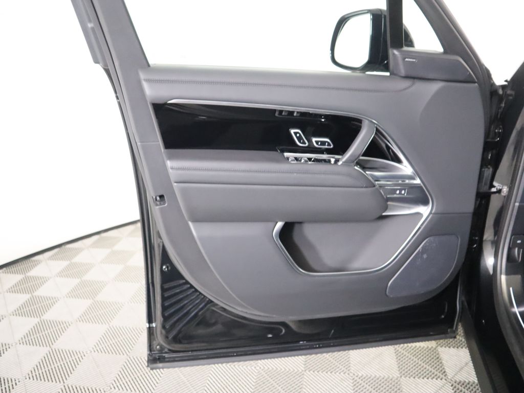 Thumbnail: 2025 Land Rover Range Rover - 25