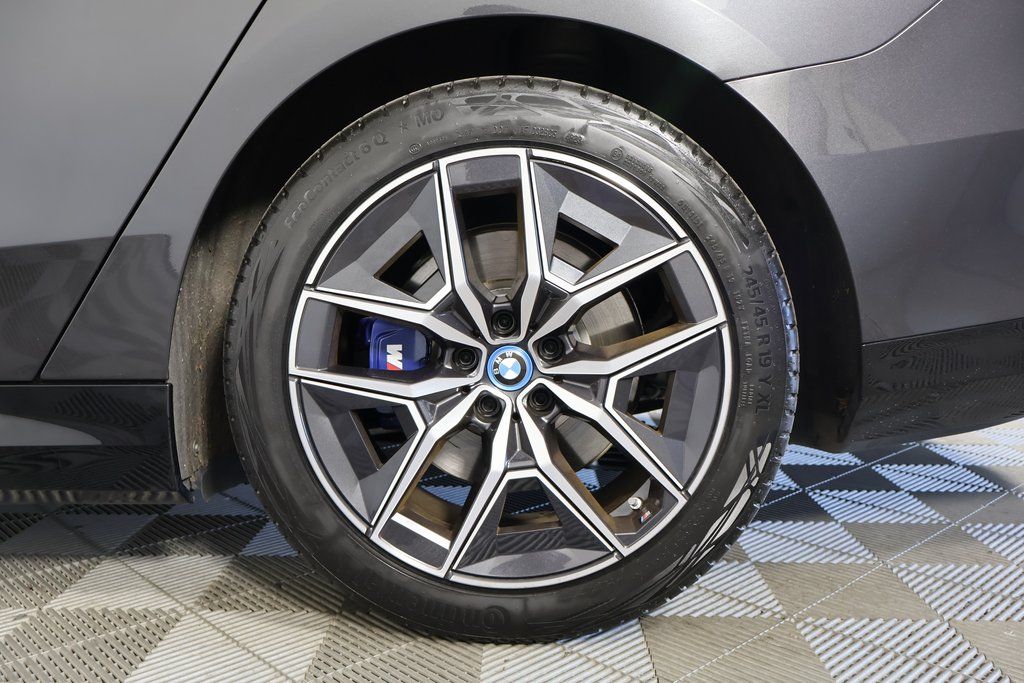 Thumbnail: 2024 BMW i5 - 16
