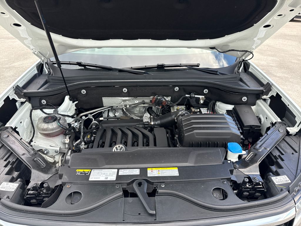 Certified Used 2022 White Volkswagen 3.6L V6 SE w/Technology image 28
