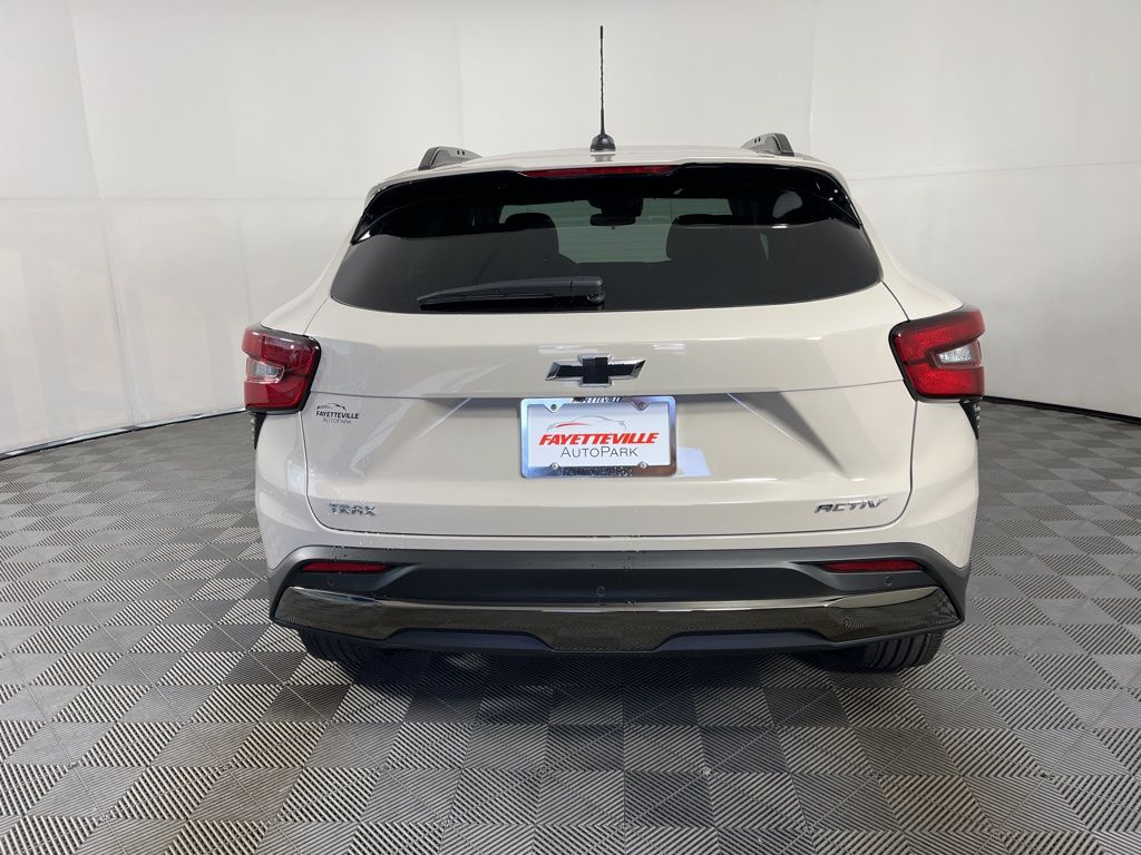 Thumbnail: 2026 Chevrolet Trax - 4