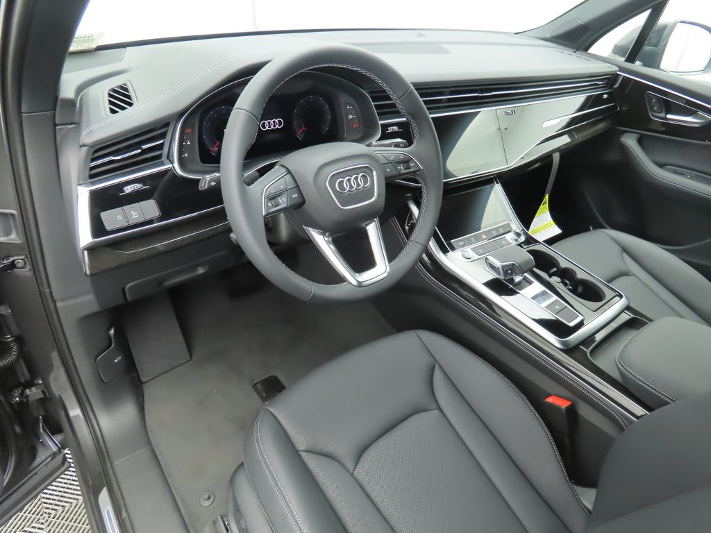 Thumbnail: 2025 Audi Q7 - 10