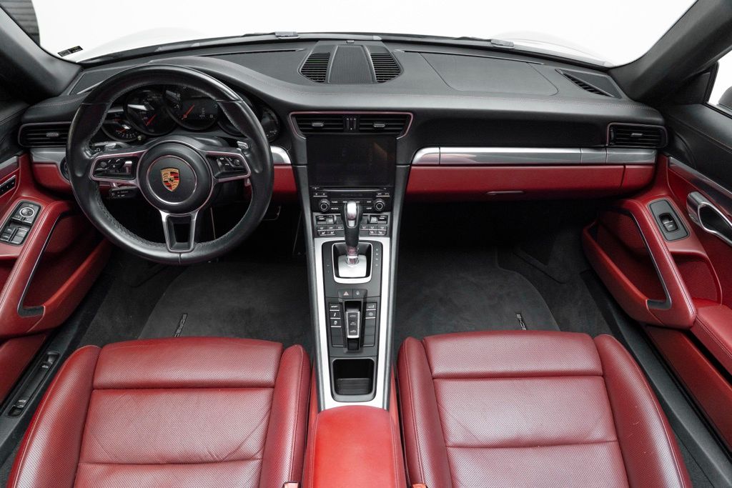 2019 Porsche 911 - Thumbnail 2