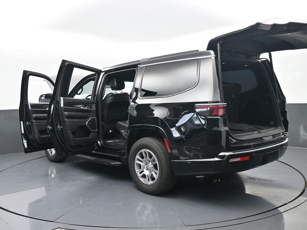 Used 2024 Diamond Black Crystal Pearlcoat Jeep Base image 70