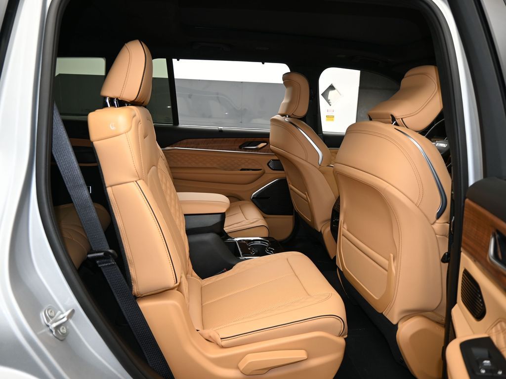 New 2025 Silver Zynith Jeep Summit image 47