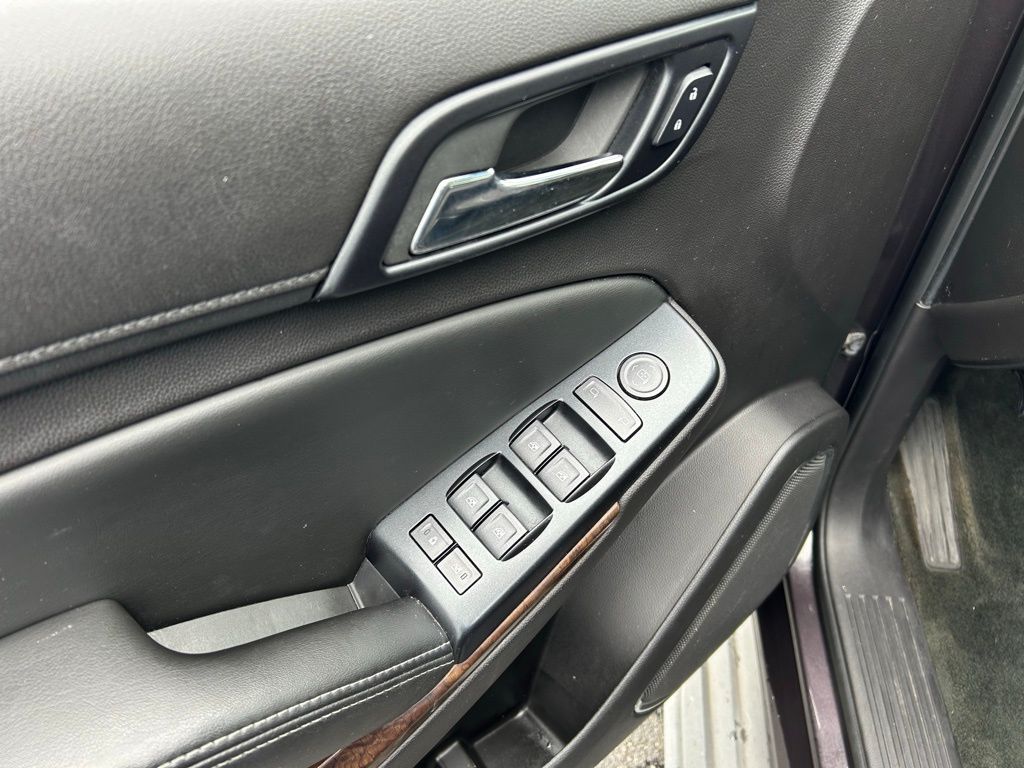 2015 Chevrolet Suburban LS 25