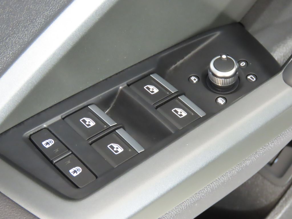 Thumbnail: 2025 Audi Q3 - 32