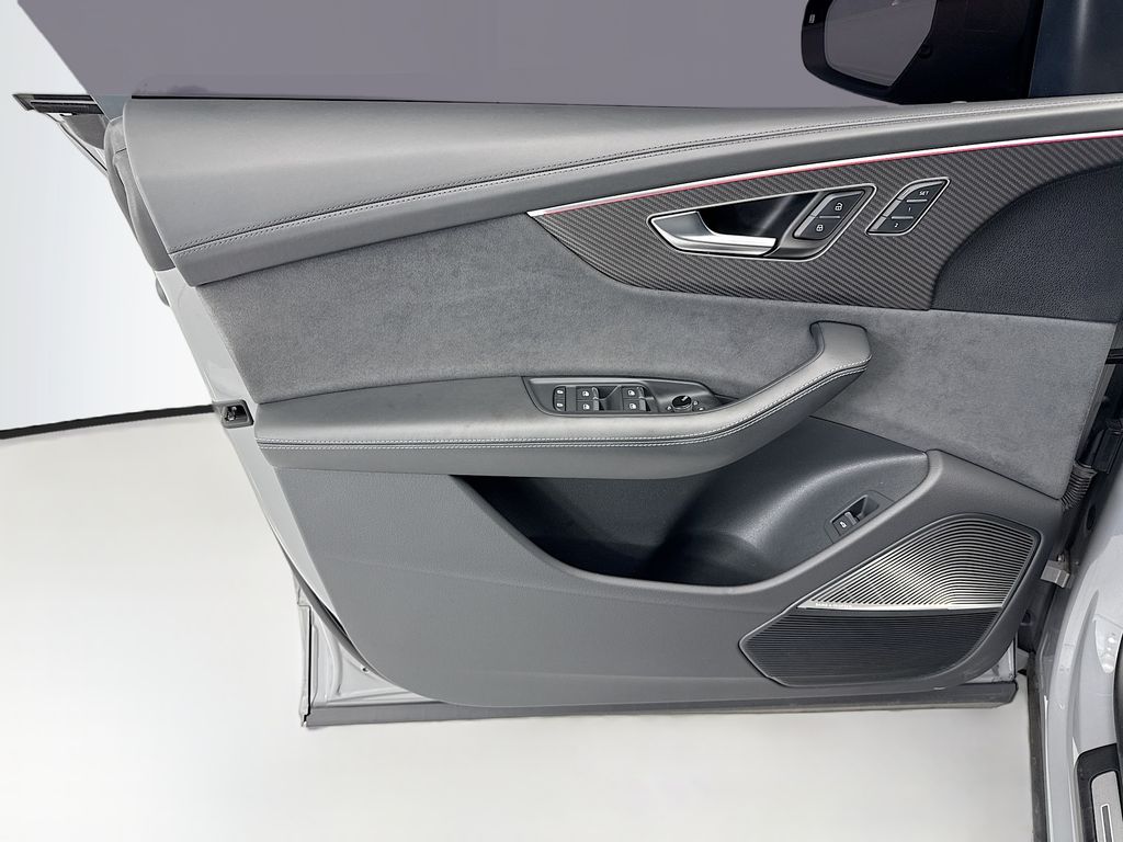 Thumbnail: 2024 Audi RS Q8 - 23