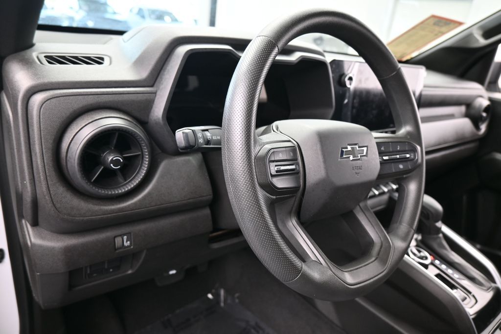 Used 2025 Summit White Chevrolet Trail Boss image 14