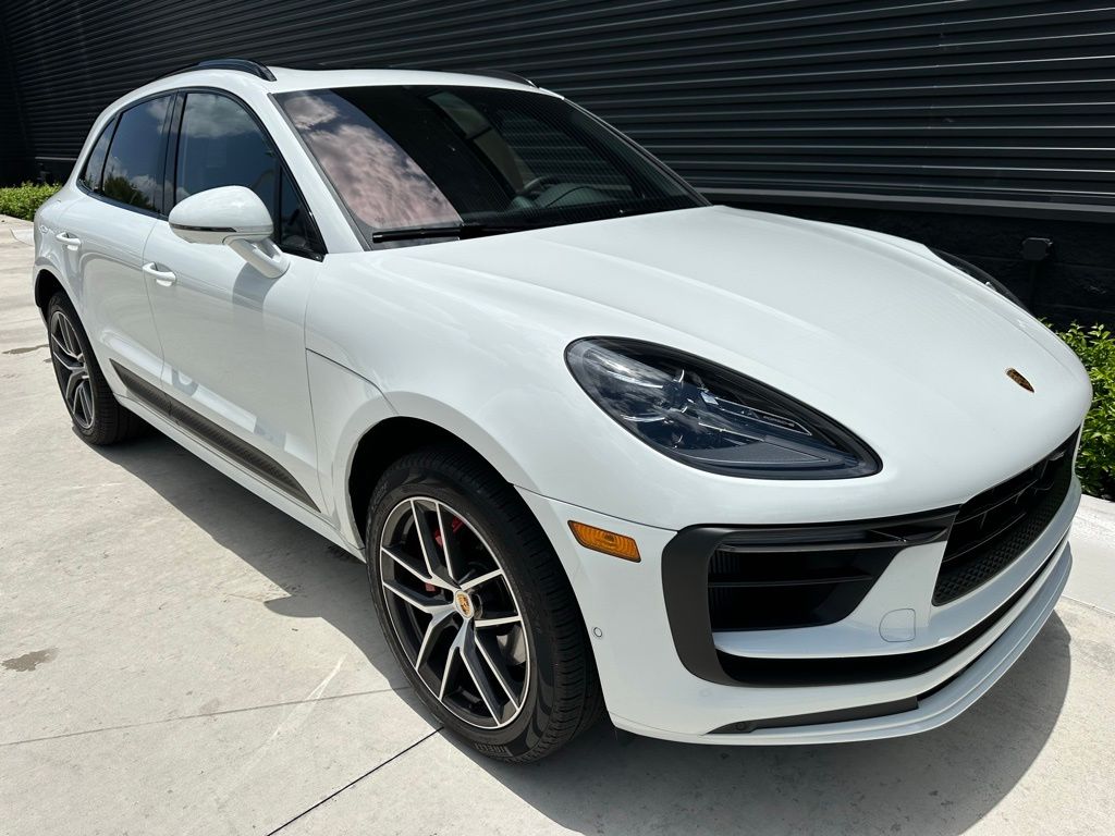 2025 Porsche Macan S 10
