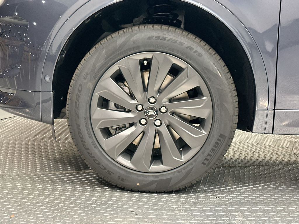 Thumbnail: 2025 Land Rover Discovery Sport - 4