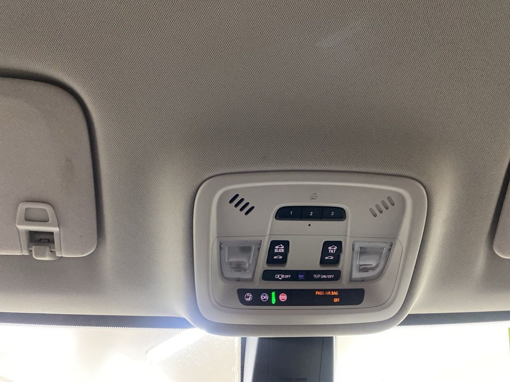 2018 Chevrolet Traverse Premier photo