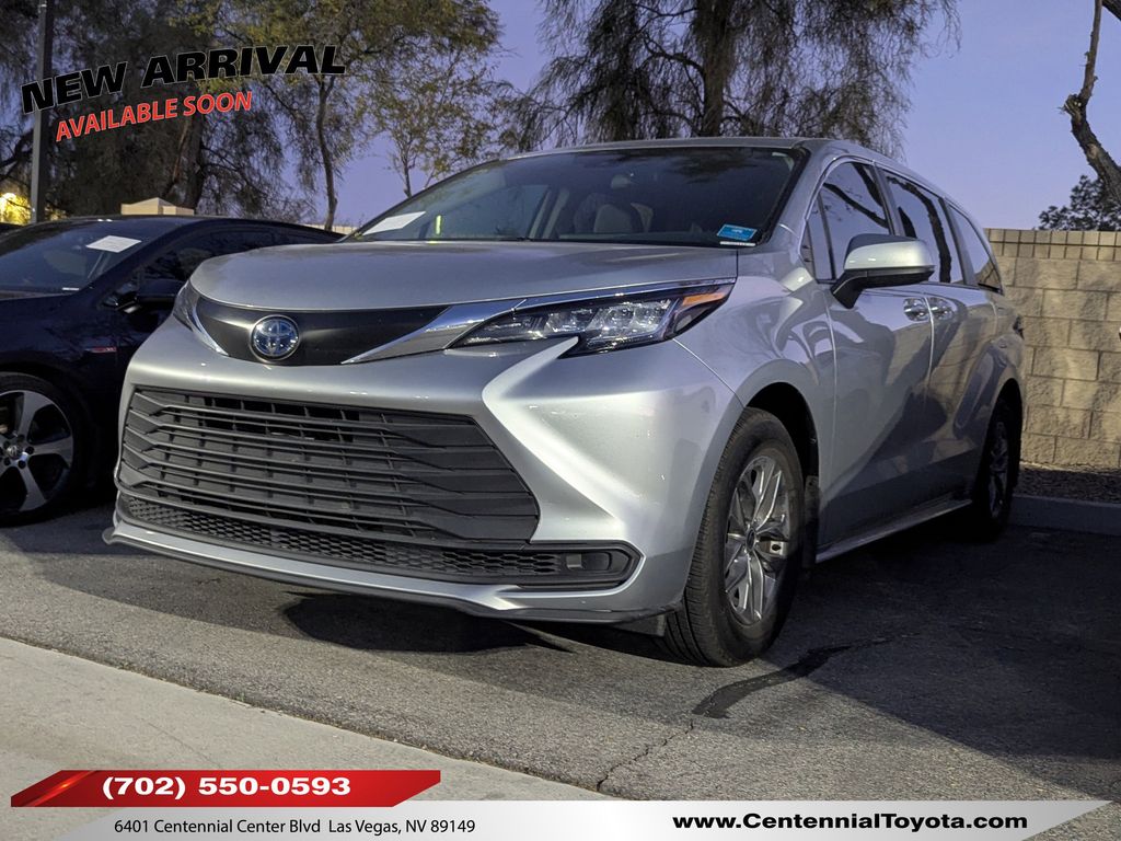 2023 Toyota Sienna LE