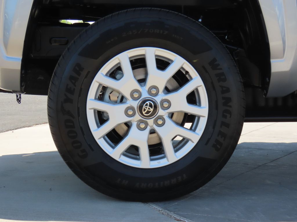 2025 Toyota Tacoma SR5 30