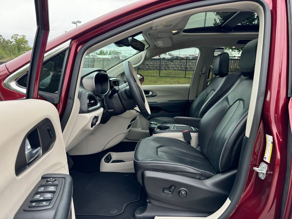 2018 Chrysler Pacifica Limited 27