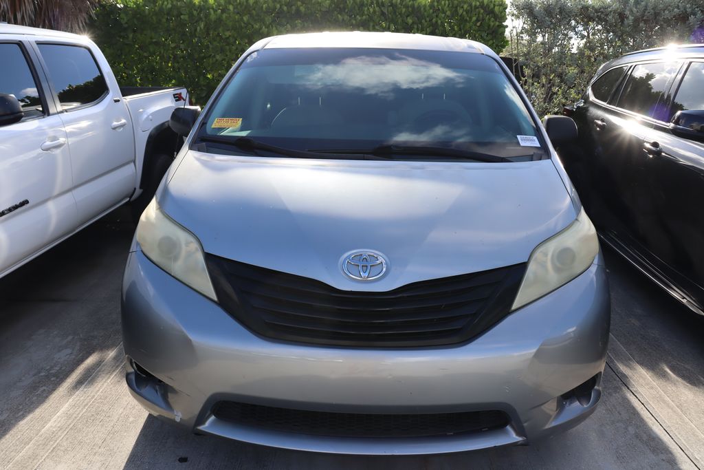 Thumbnail: 2012 Toyota Sienna - 5