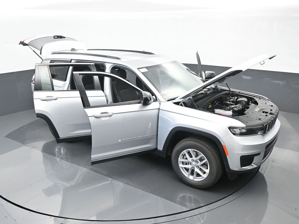 Used 2024 Silver Zynith Jeep Laredo image 62