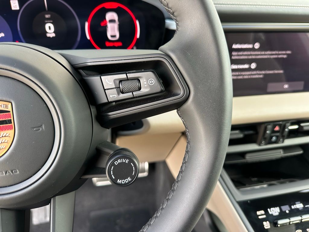 Thumbnail: 2025 Porsche Macan - 18