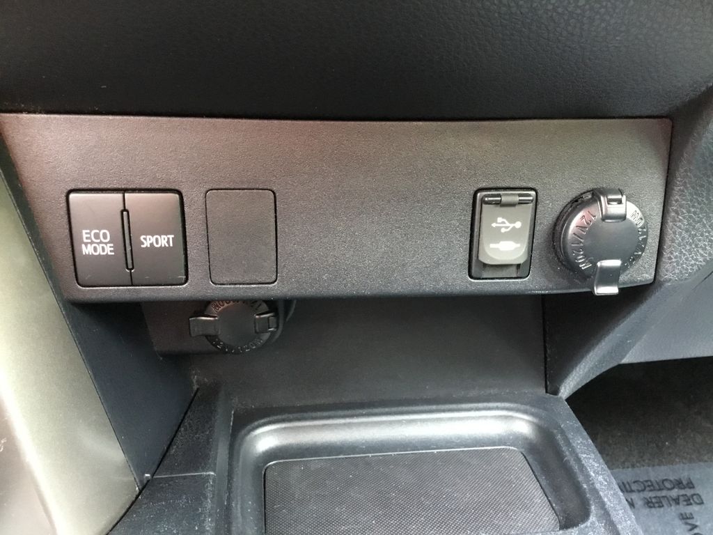2018 Toyota RAV4 LE 19