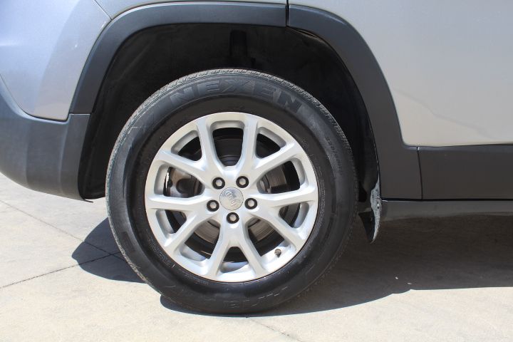 Used Car 2016 Jeep Cherokee  Latitude For Sale Under $12,000 In Georgetown, Texas