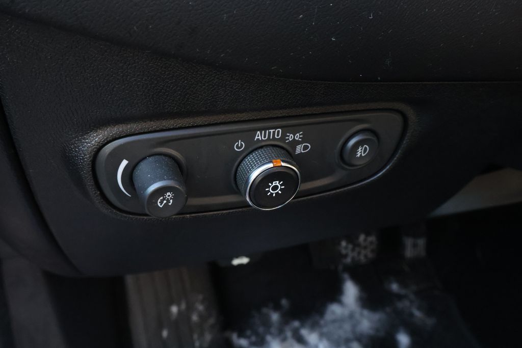 Thumbnail: 2018 Chevrolet Equinox - 18