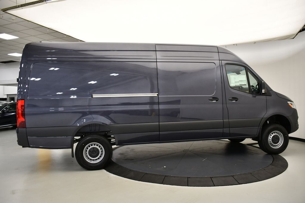 2025 Mercedes-Benz Sprinter 2500 5