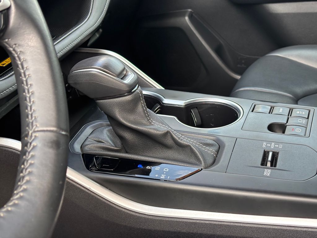 Used Car 2024 Toyota Highlander  Xle For Sale Under $50,000 In Austin, Texas