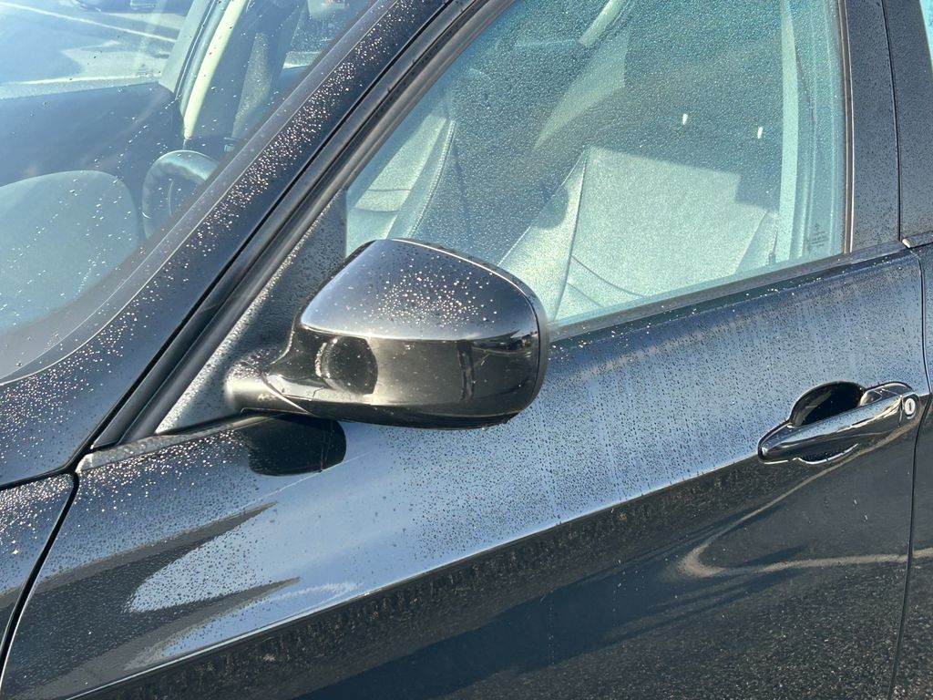 Thumbnail: 2011 BMW 3 Series - 10