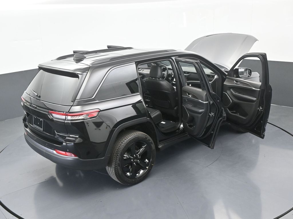 New 2026 Diamond Black Crystal Pearlcoat Jeep Limited image 64