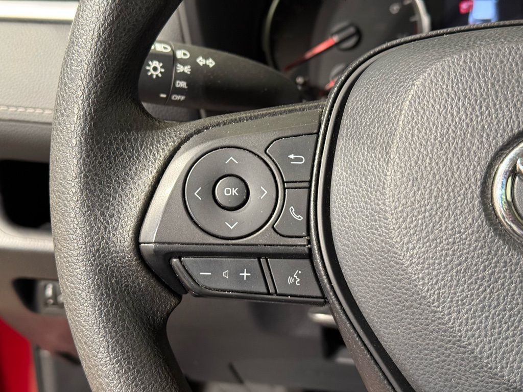 Thumbnail: 2022 Toyota RAV4 - 23