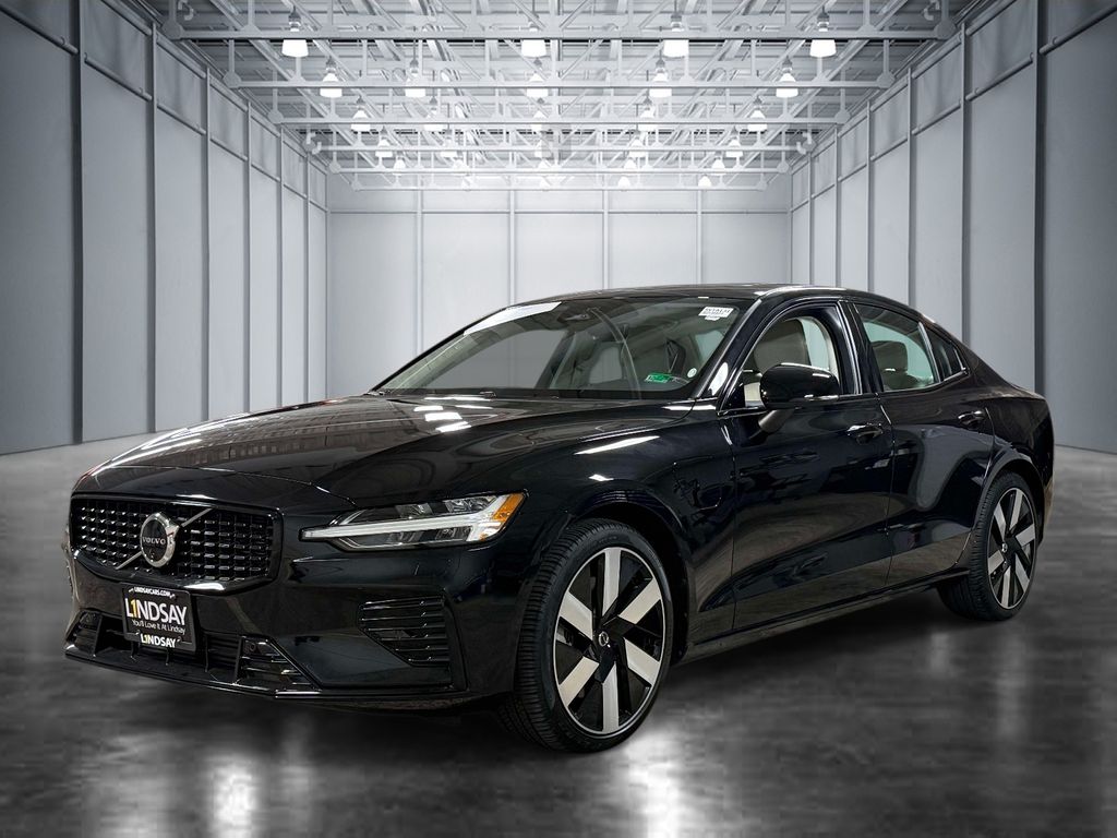 2024 Volvo S60 Recharge T8 Plus Dark Theme eAWD