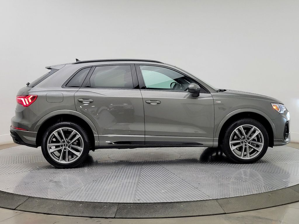 Thumbnail: 2023 Audi Q3 - 6