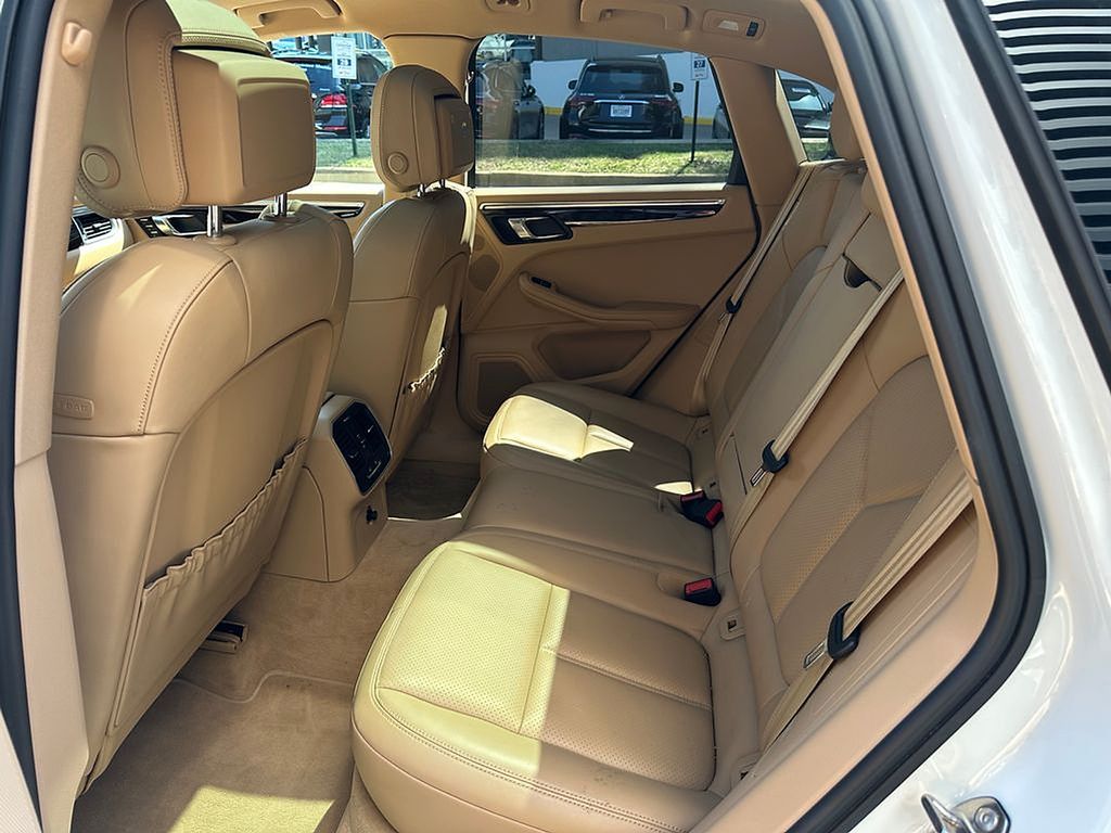 Thumbnail: 2016 Porsche Macan - 4