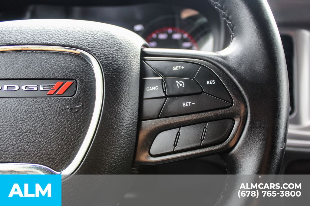 Used 2023 Black Dodge SXT image 27