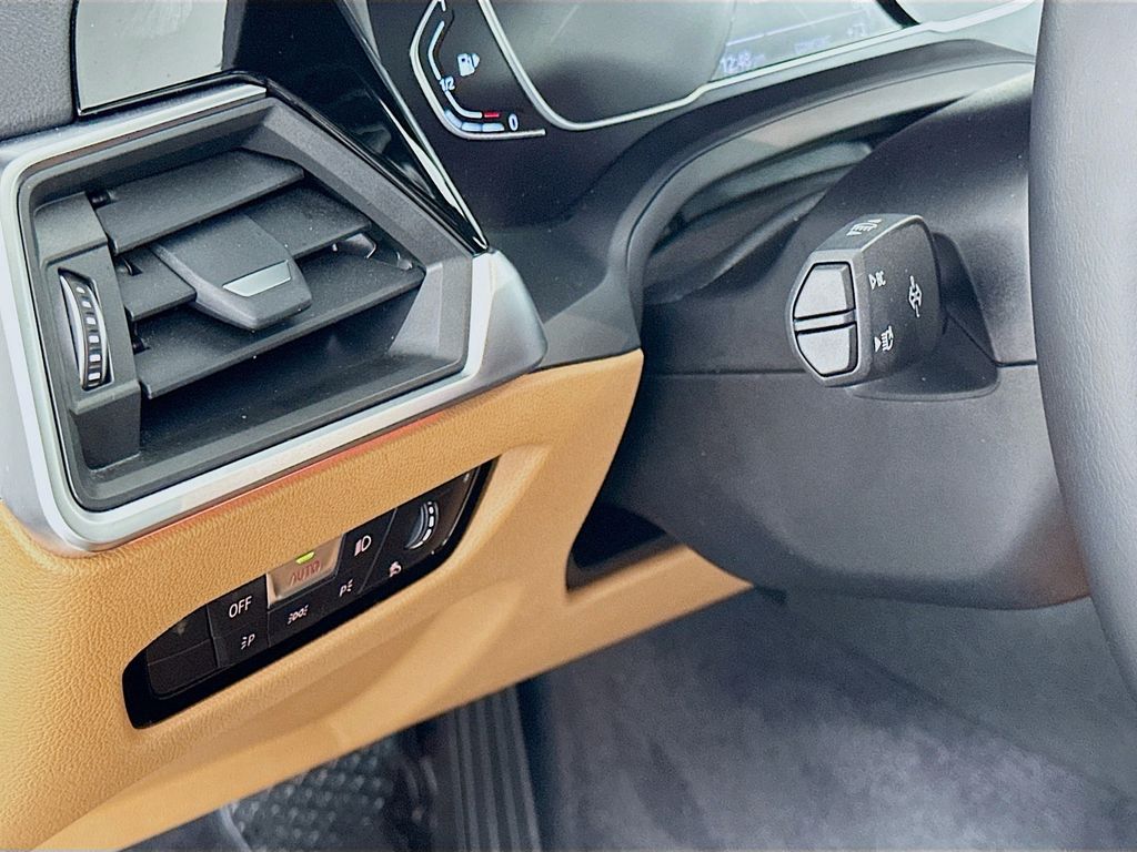 Thumbnail: 2022 BMW 3 Series - 10