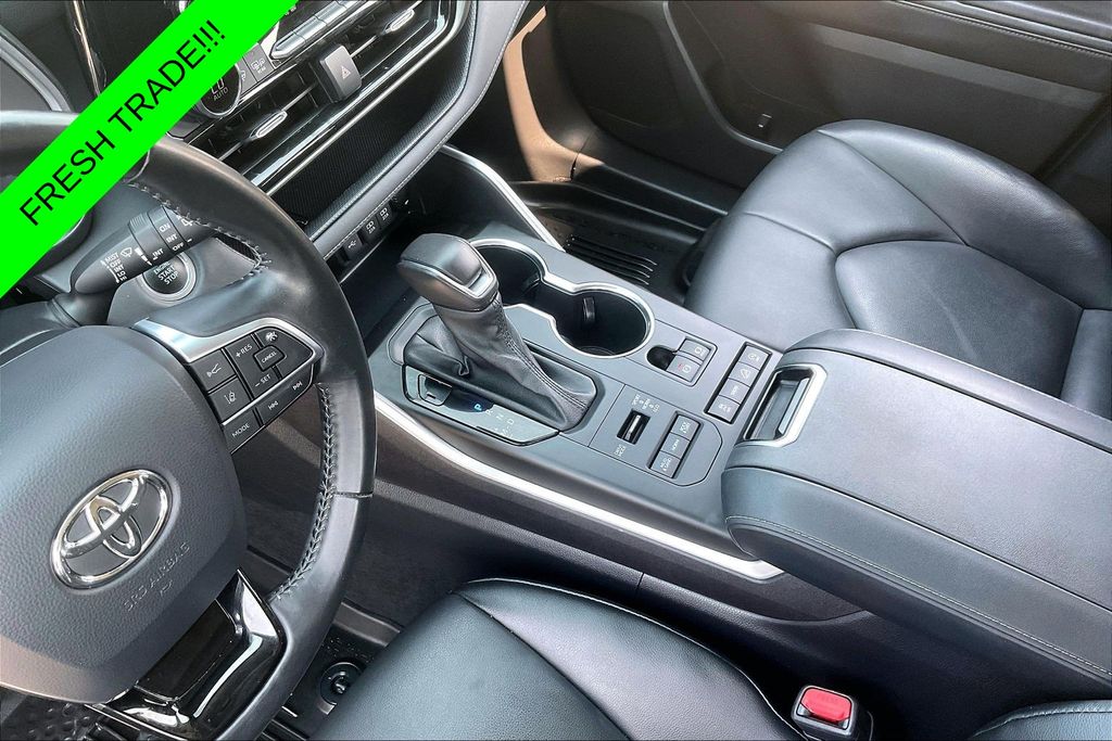 Used 2021 Toyota Highlander SUV