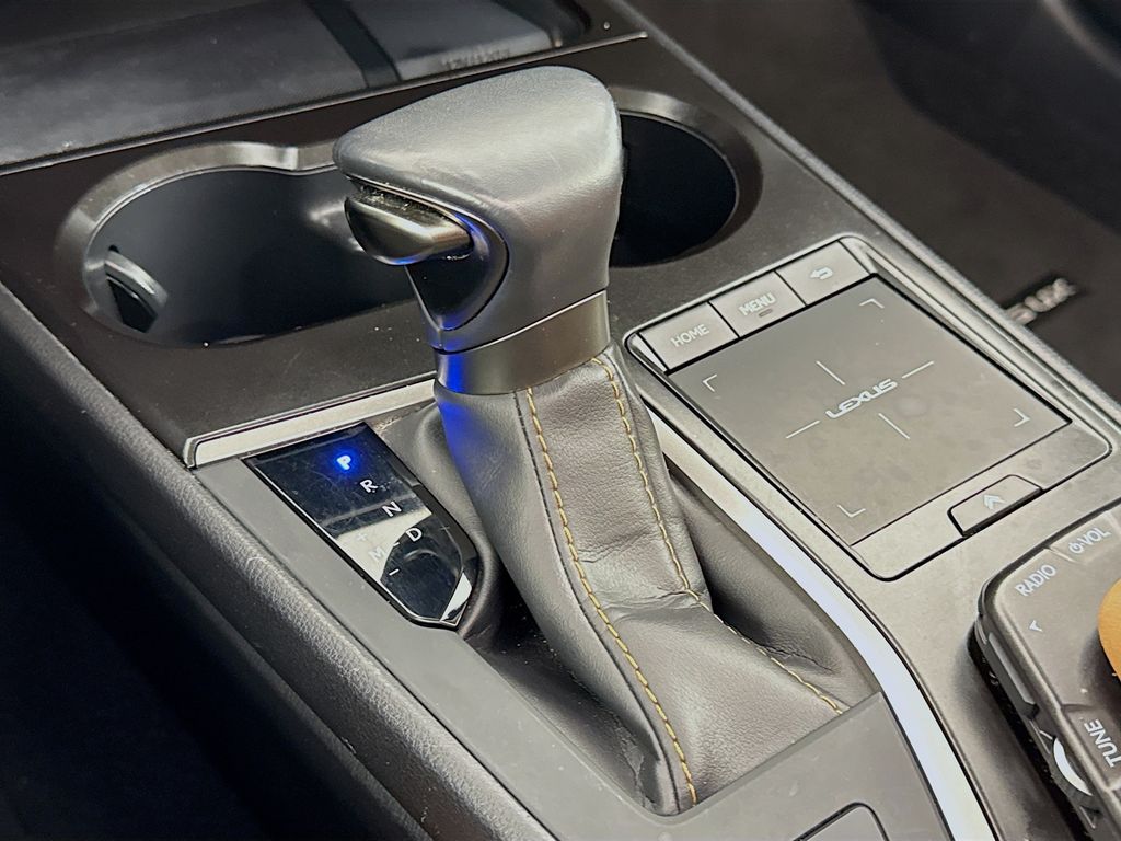 Thumbnail: 2020 Lexus UX - 16