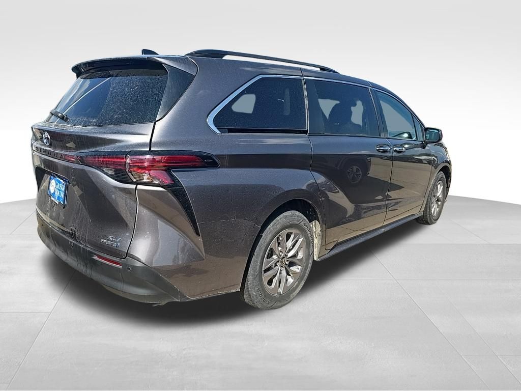 Used 2022 Toyota Sienna Van