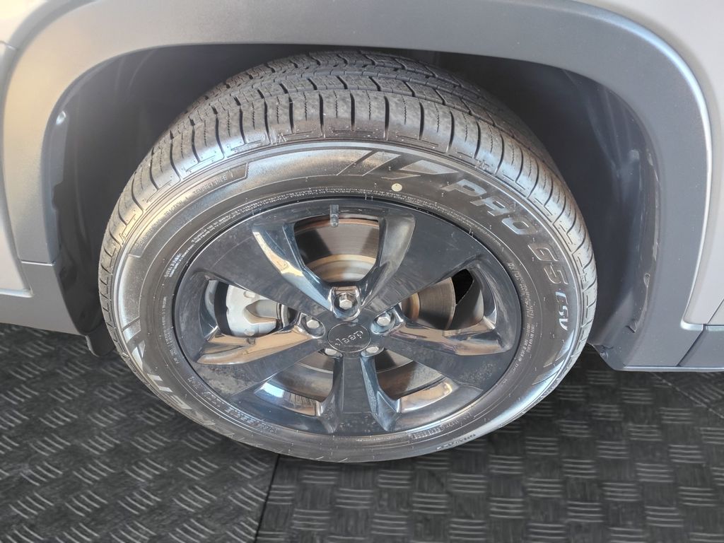 Used Car 2021 Jeep Cherokee  Altitude For Sale Under $25,000 In Austin, Texas