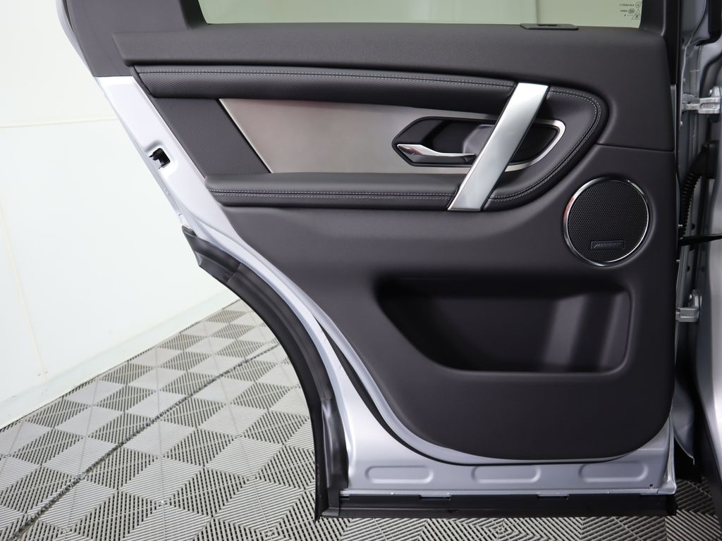 Thumbnail: 2024 Land Rover Discovery Sport - 27