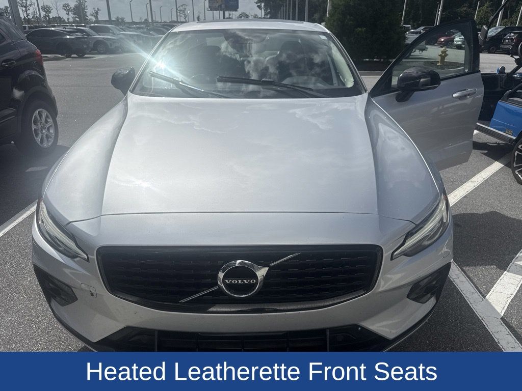 2022 Volvo S60 B5 Momentum