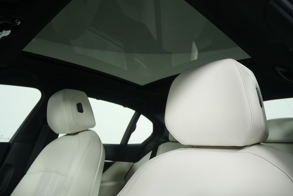 Thumbnail: 2026 BMW 5 Series - 11