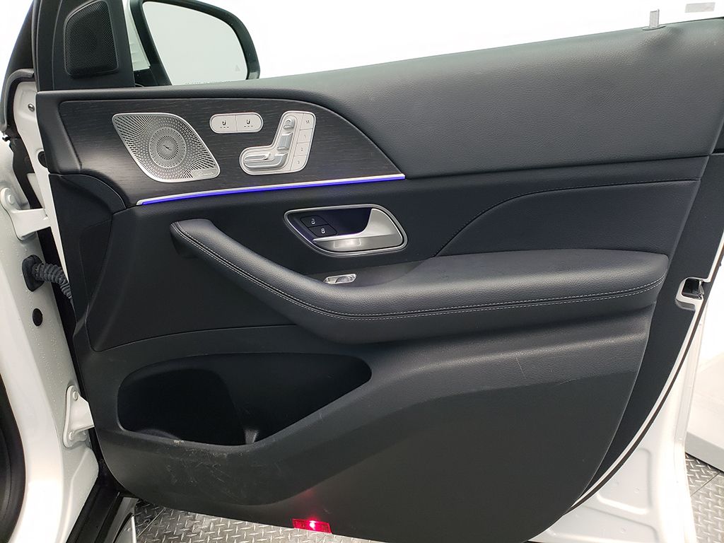 Thumbnail: 2023 Mercedes-Benz GLS - 27