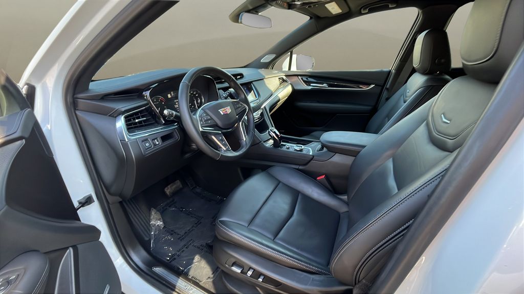 used 2023 Cadillac XT5 car, priced at $34,500