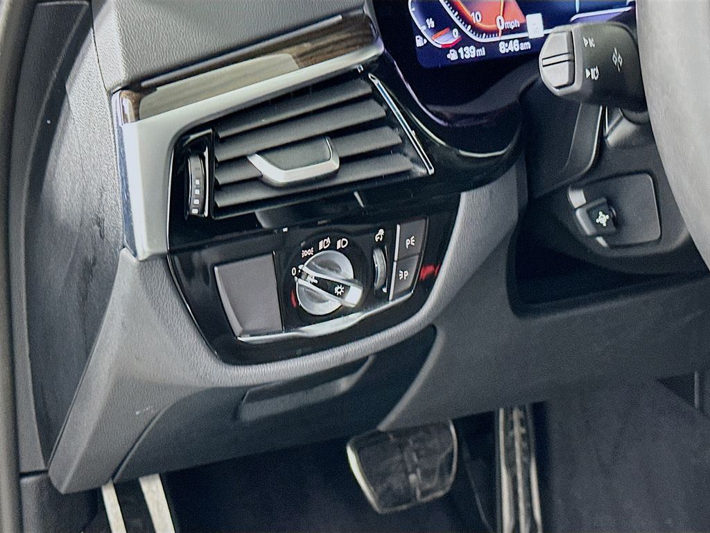 Thumbnail: 2023 BMW 5 Series - 10