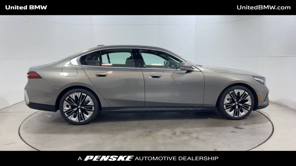 Thumbnail: 2024 BMW 5 Series - 9