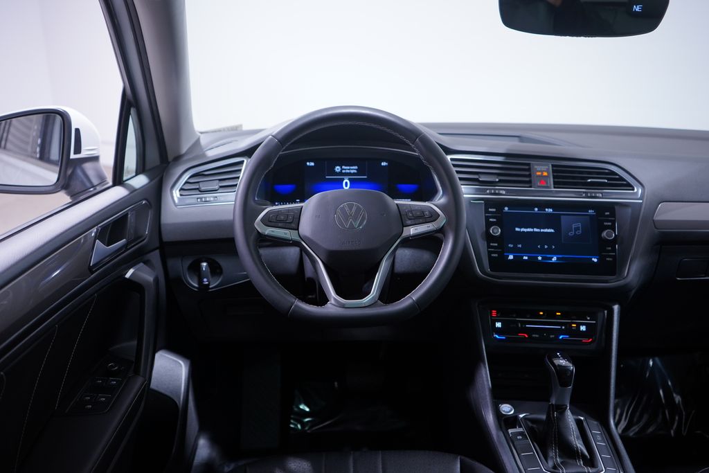 Thumbnail: 2023 Volkswagen Tiguan - 11