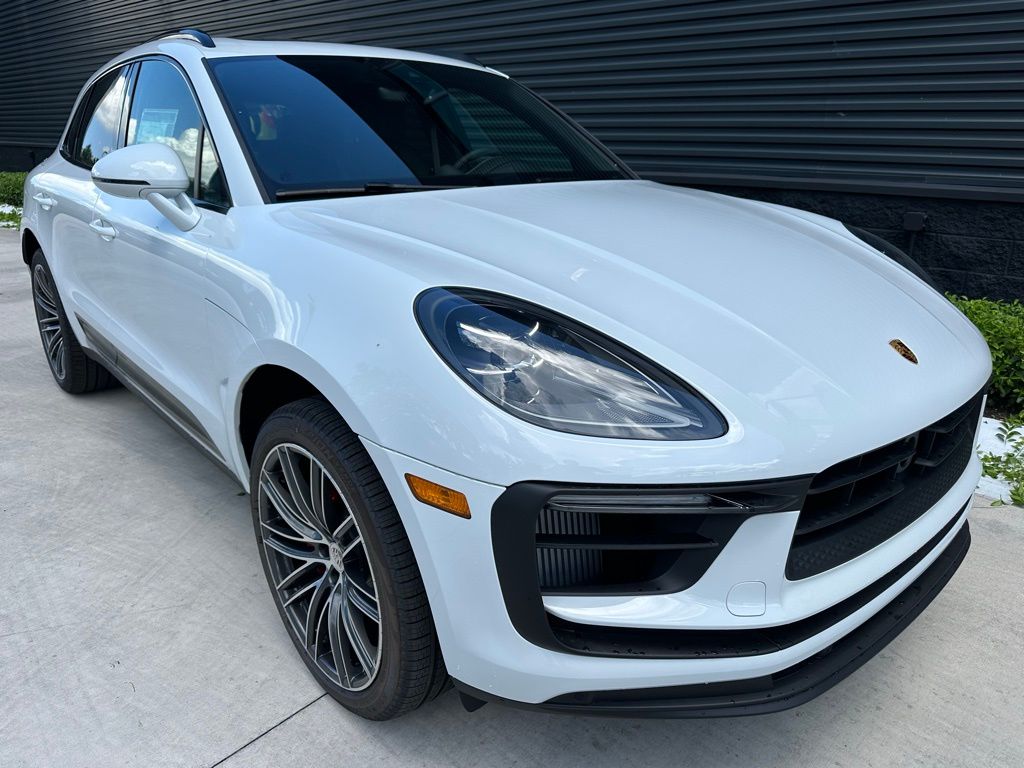 Thumbnail: 2025 Porsche Macan - 10